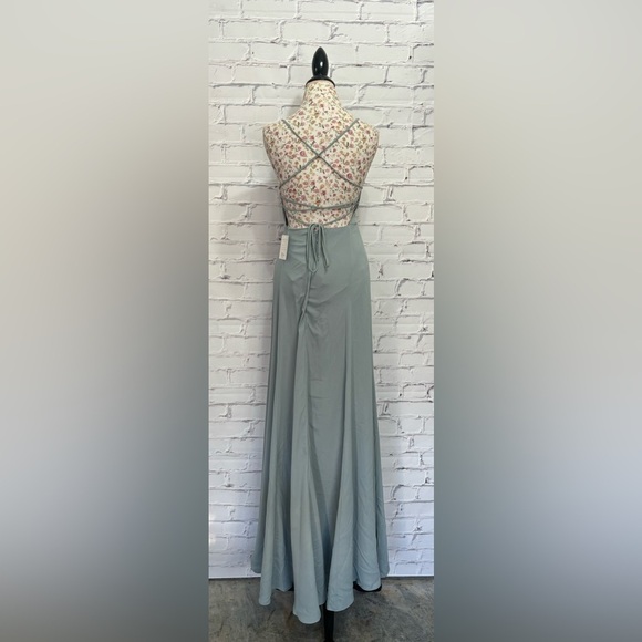 Show me your MUMU Godshaw Goddess Gown in Silver Sage Crisp NWOT Size Small - Picture 8 of 11